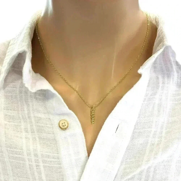 Gold dainty Mama necklace jewelry for mom - Picture 4 of 10